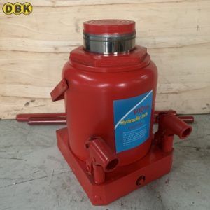 Con đội thủy lực 100 tấn DBK